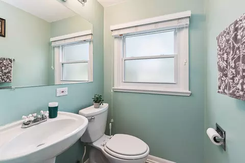Bath - 5754 150th St, Oak Forest, IL 60452 photo 2 of 2