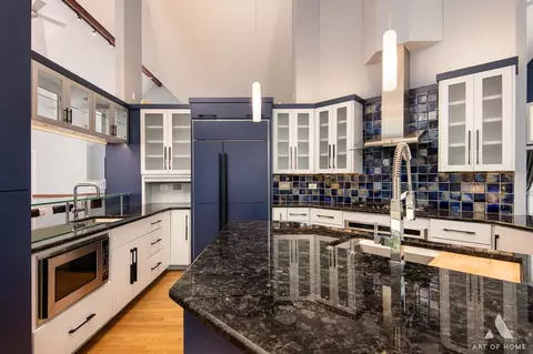 Kitchen - 113 Oak Ridge Dr E, Burr Ridge, IL 60527 photo 2 of 3