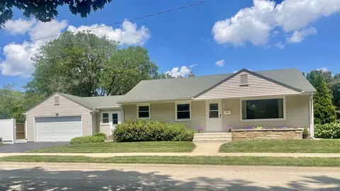3216 Burrmont Rd, Rockford, IL 61107