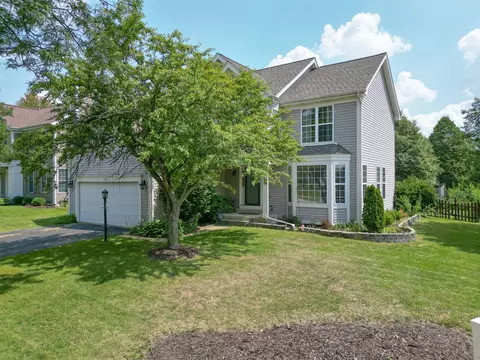 1961 Edinburgh Ln, Aurora, IL 60504