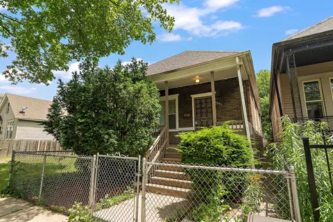 7933 S Burnham Ave, Chicago, IL 60617