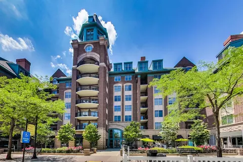 44 N Vail Ave #608, Arlington Heights, IL 60005