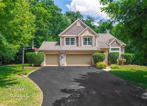 750 Seybrooke Ln, Crystal Lake, IL 60012