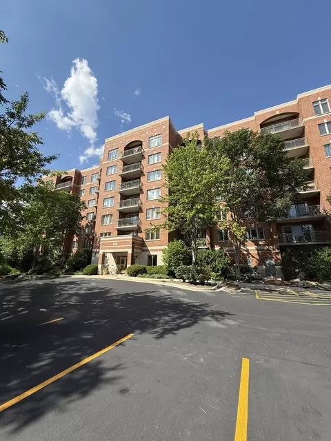 370 S Western Ave #408, Des Plaines, IL 60016