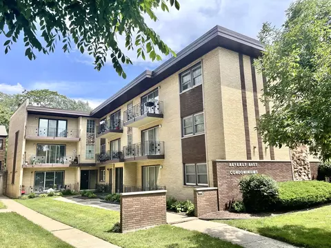 10425 S Hale Ave #3A, Chicago, IL 60643