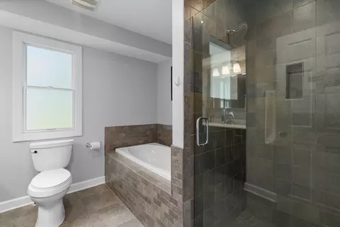 Bath - 592 E 13th St, Lockport, IL 60441 photo 3 of 4
