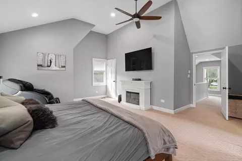 Entry Way - 592 E 13th St, Lockport, IL 60441 photo 1 of 1