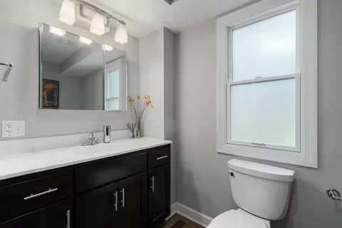 Bath - 592 E 13th St, Lockport, IL 60441 photo 4 of 4