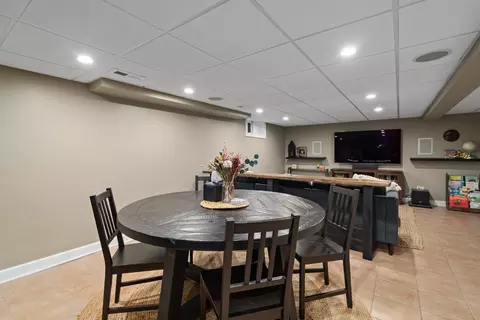 Dining - 592 E 13th St, Lockport, IL 60441 photo 4 of 6