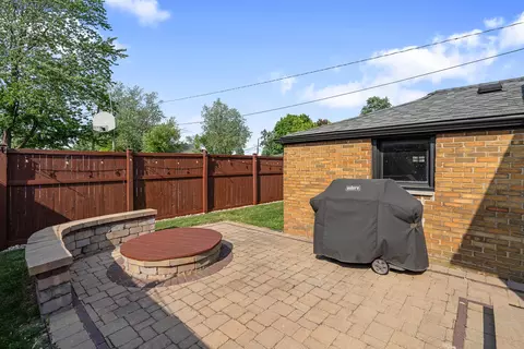 Exterior - 592 E 13th St, Lockport, IL 60441 photo 4 of 10
