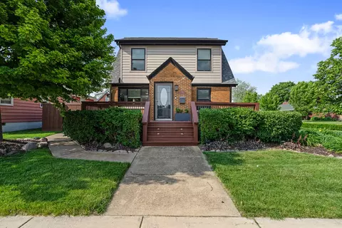 592 E 13th St, Lockport, IL 60441