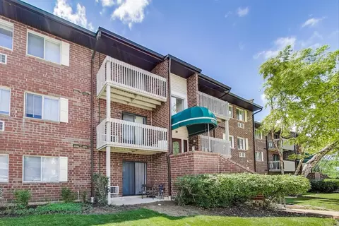 920 N Lakeside Dr #1D, Vernon Hills, IL 60061