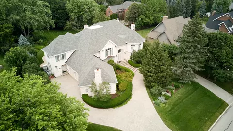 15 W260 62nd St, Burr Ridge, IL 60527