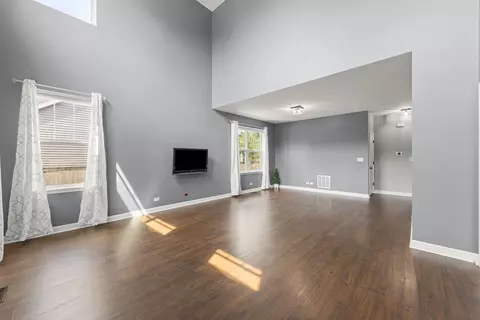 802 Barton Dr, Oswego, IL 60543 photo 3