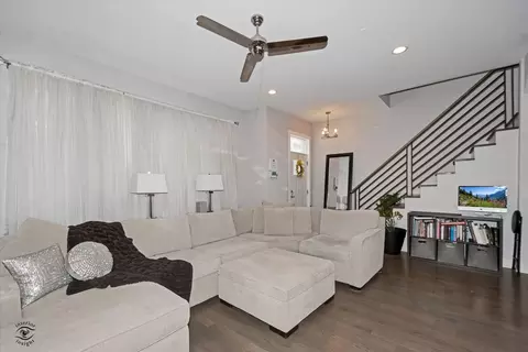 Living - 609 E 48th St, Chicago, IL 60615 photo 2 of 2