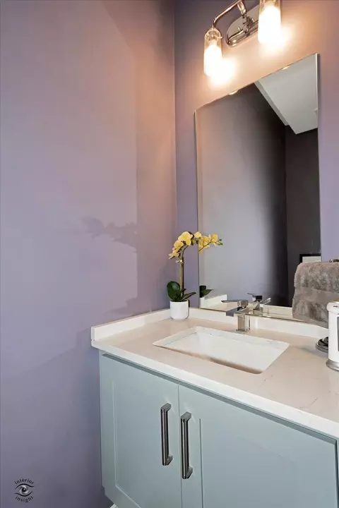 Bath - 609 E 48th St, Chicago, IL 60615 photo 1 of 6