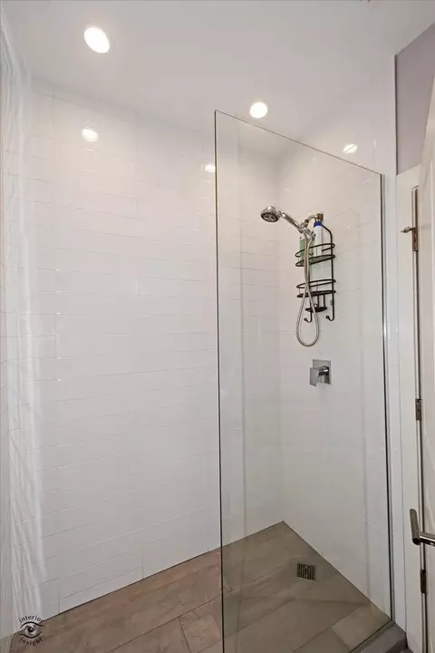 Bath - 609 E 48th St, Chicago, IL 60615 photo 6 of 6