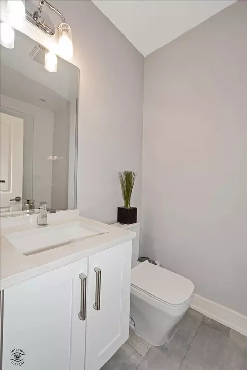 Bath - 609 E 48th St, Chicago, IL 60615 photo 5 of 6