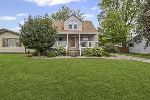 142 S Randolph Ave, Bradley, IL 60915