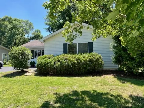 3105 Fox Hill Rd, Aurora, IL 60504 photo 2