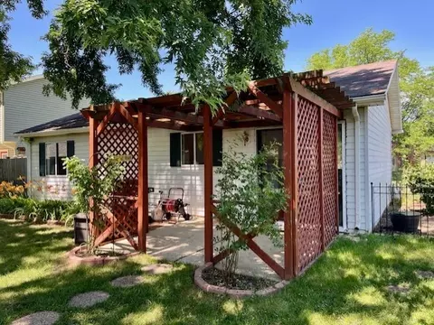 3105 Fox Hill Rd, Aurora, IL 60504 photo 3