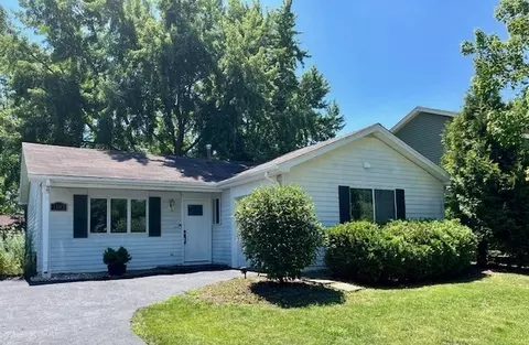 3105 Fox Hill Rd, Aurora, IL 60504