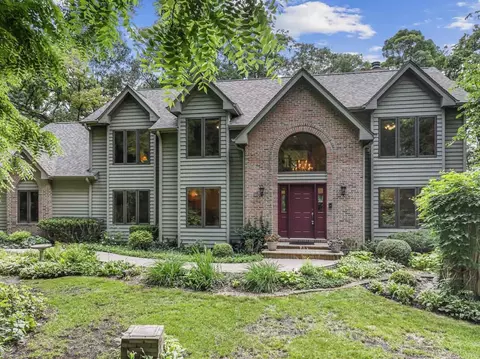 31 W139 Rohrssen Rd, Elgin, IL 60120