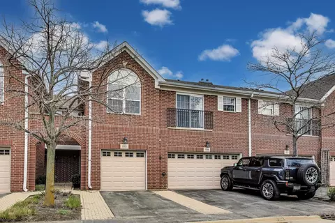 1112 Kensington Dr #A2, Northbrook, IL 60062