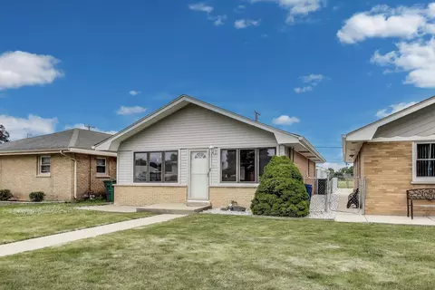 6105 W 83rd St, Burbank, IL 60459