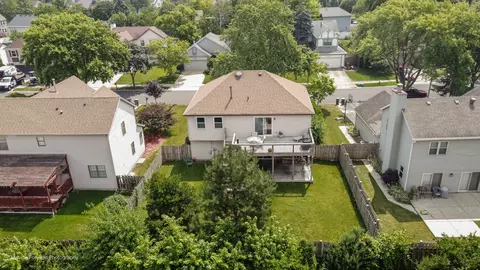 209 Campbell Dr, Bolingbrook, IL 60440