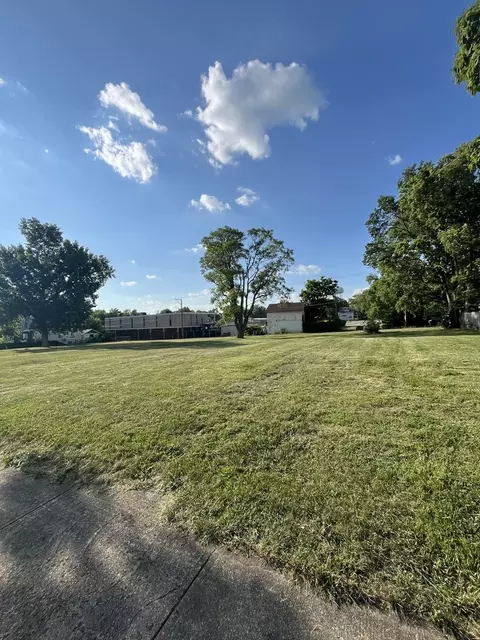 1075 E Merchant St, Kankakee, IL 60901 photo 1