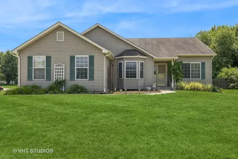 5801 Castlewood Trl, Mchenry, IL 60050
