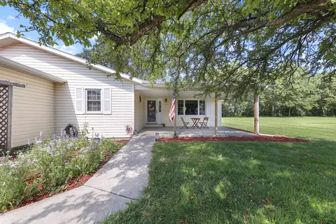 165 Valley View Dr, Seneca, IL 61360