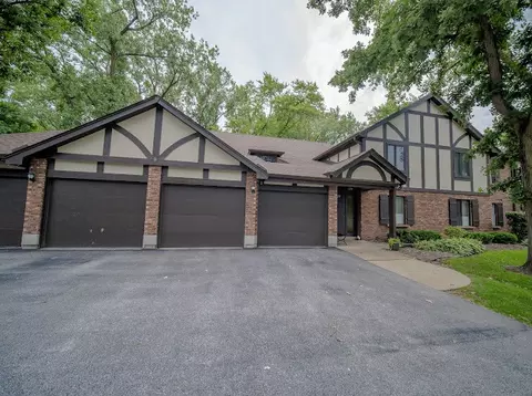 8125 Willow Dr #C, Palos Hills, IL 60465