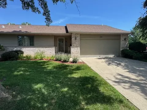 700 Seminole Dr #2, Freeport, IL 61032