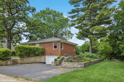 200 Eastwood Ct, Port Barrington, IL 60010