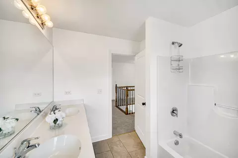 Bath - 16512 S Mueller Cir, Plainfield, IL 60586 photo 3 of 5