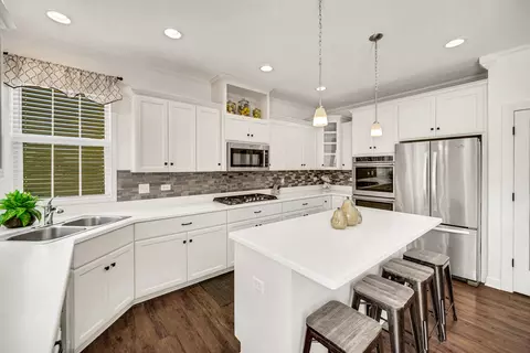 Kitchen - 16512 S Mueller Cir, Plainfield, IL 60586 photo 3 of 3