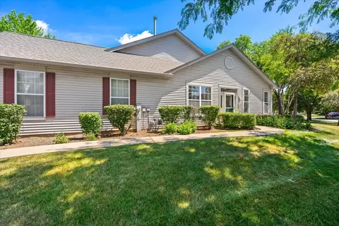 621 Littleton Trl #13-4, Elgin, IL 60120