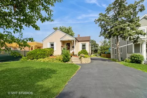 915 N Vail Ave, Arlington Heights, IL 60004