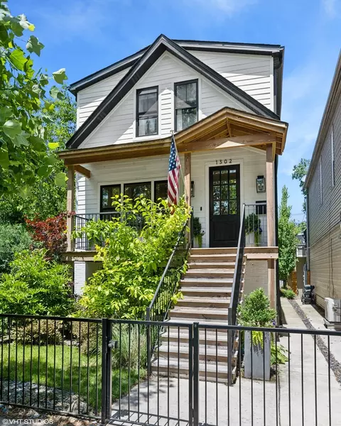 1302 W Wellington Ave, Chicago, IL 60657