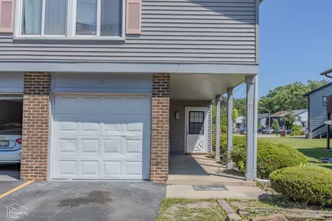 21 Elm Ct #3, Bolingbrook, IL 60440