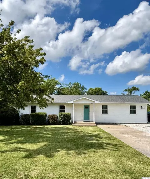 802 W Main St, La Harpe, IL 61450