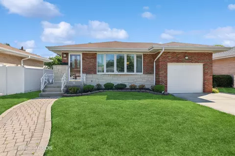 4445 N Forestview Ave, Chicago, IL 60656