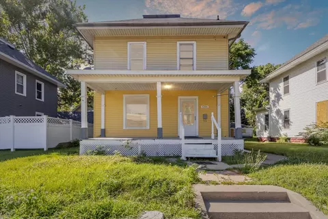 1304 E 4th St, Sterling, IL 61081