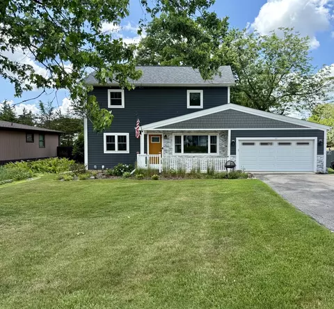 145 N Pleasant Rd, Lake Zurich, IL 60047