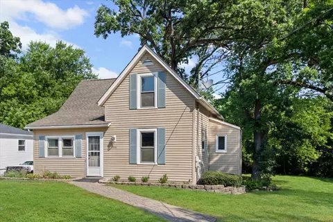 2016 Grove Ln, Cary, IL 60013