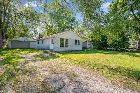 213 Brierhill Dr, Round Lake Park, IL 60073
