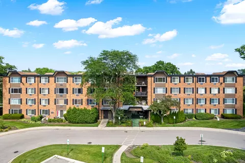 1207 S Old Wilke Rd #209, Arlington Heights, IL 60005
