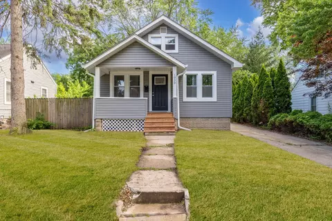 Exterior - 1030 Spruce St, Aurora, IL 60506 photo 2 of 4